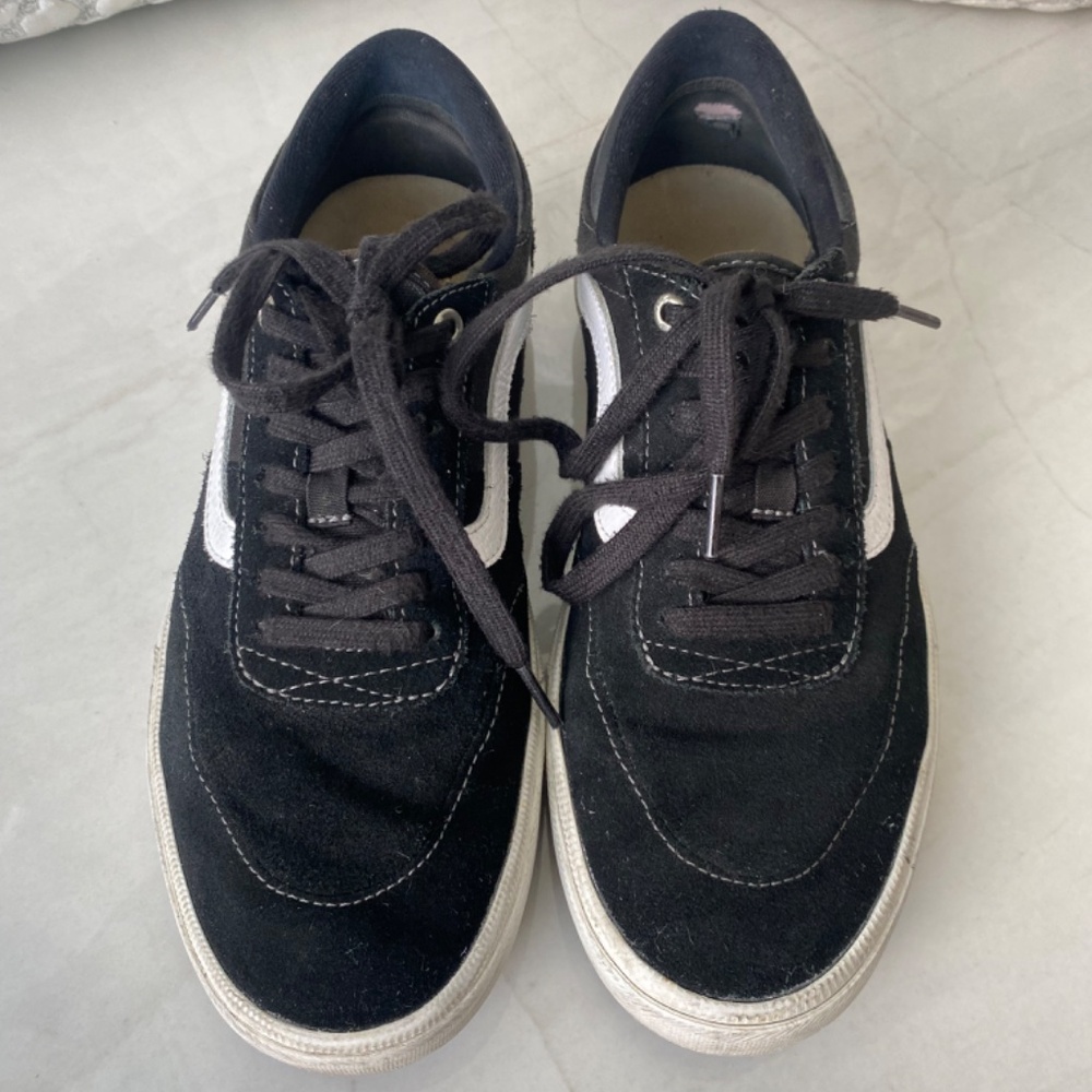 Vans - Picture 2 of 7